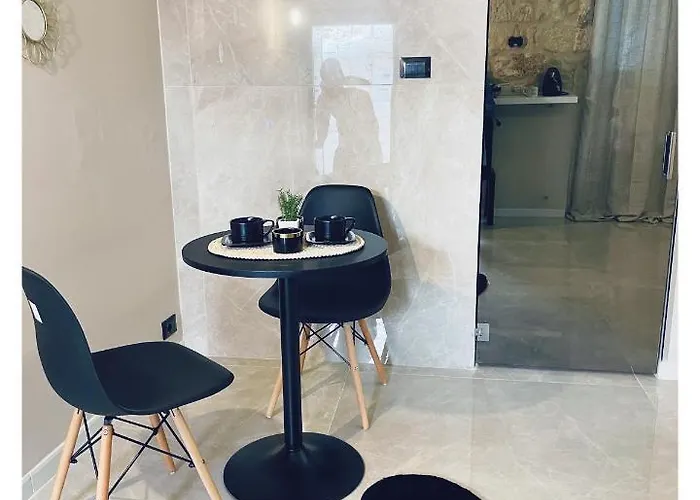 Apartment Whiteflower