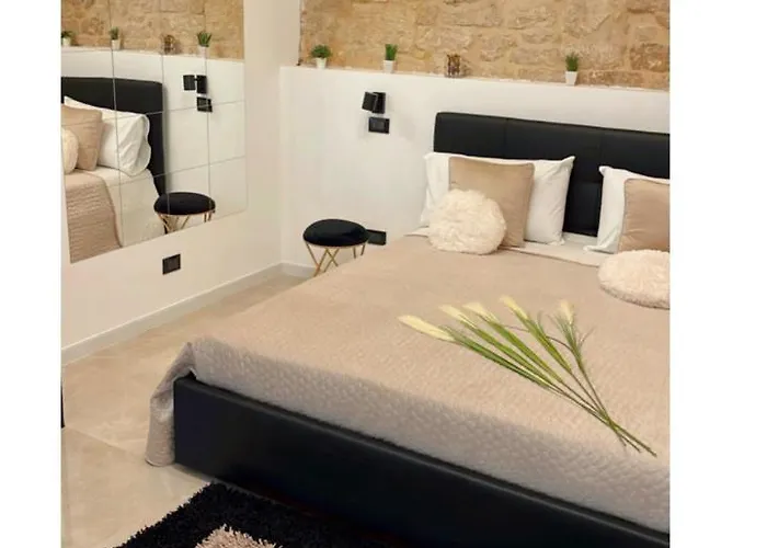 Whiteflower Apartment *