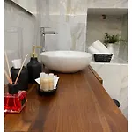 아파트 Whiteflower